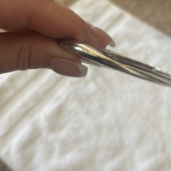 Beautiful silver Bangle - Picture 4 of 4